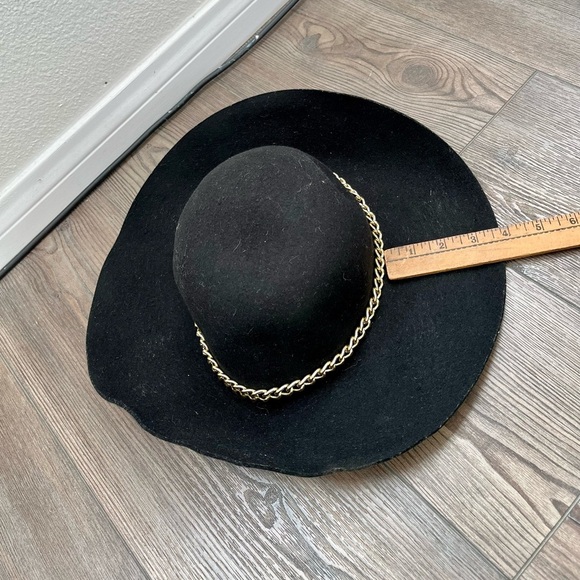 Elegant Black Hat with Gold Chain Accent main image 8